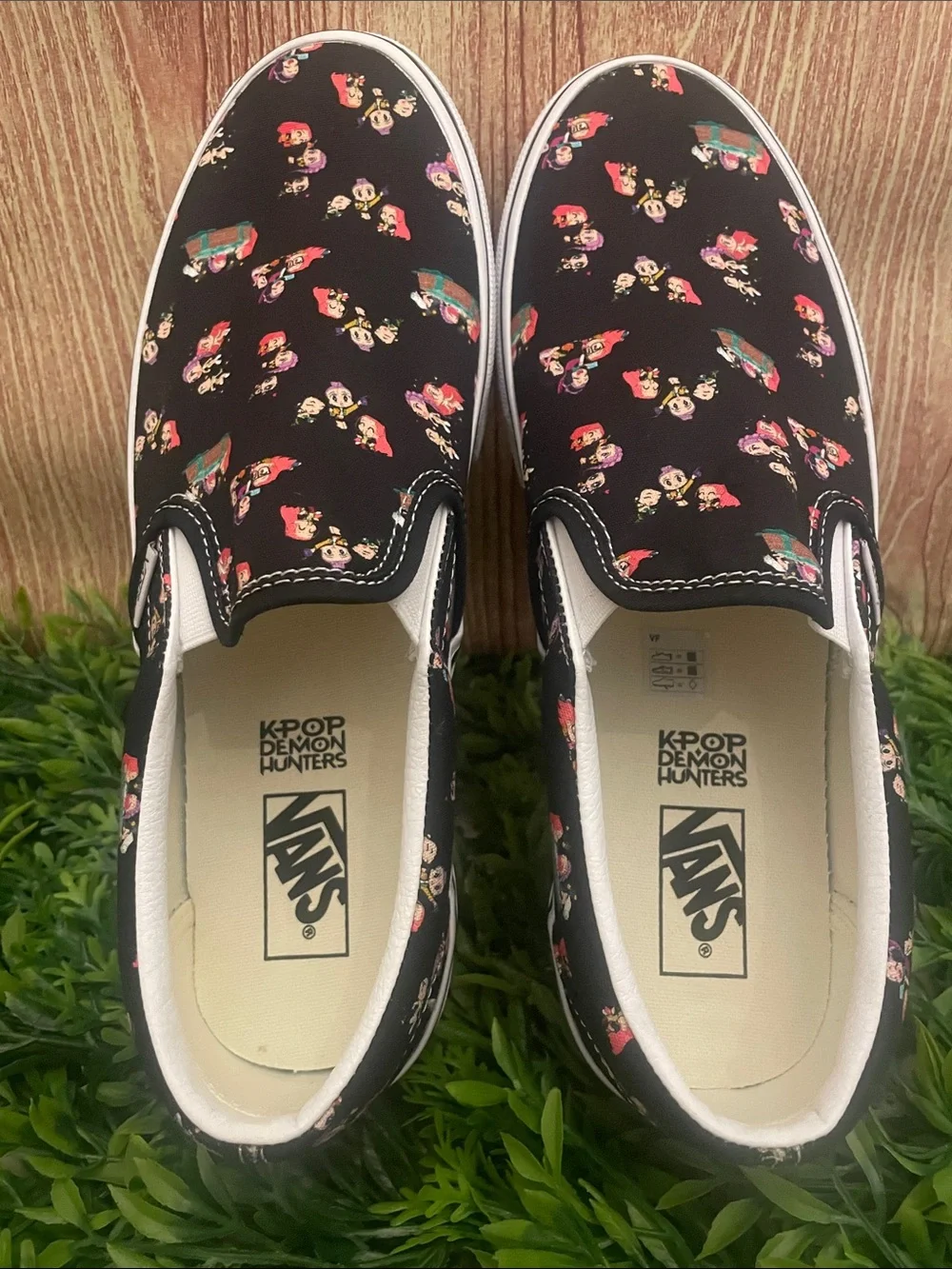Vans Classic Slip-On KPop Demon Hunters Black Multi-Color US 9M 10.5W